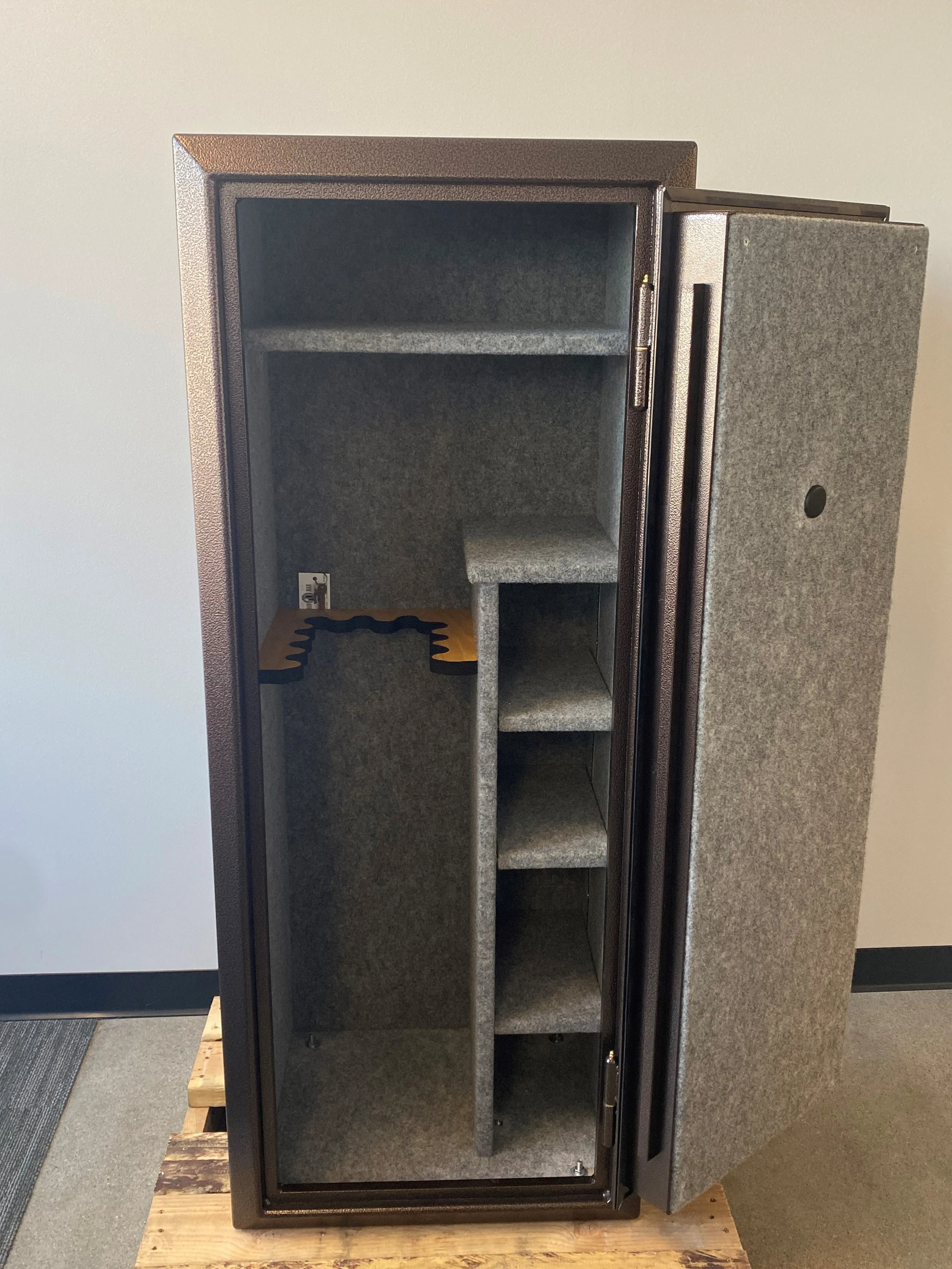 Ironman 6024 3000 Series Gun Safe - 12 Gun Capacity