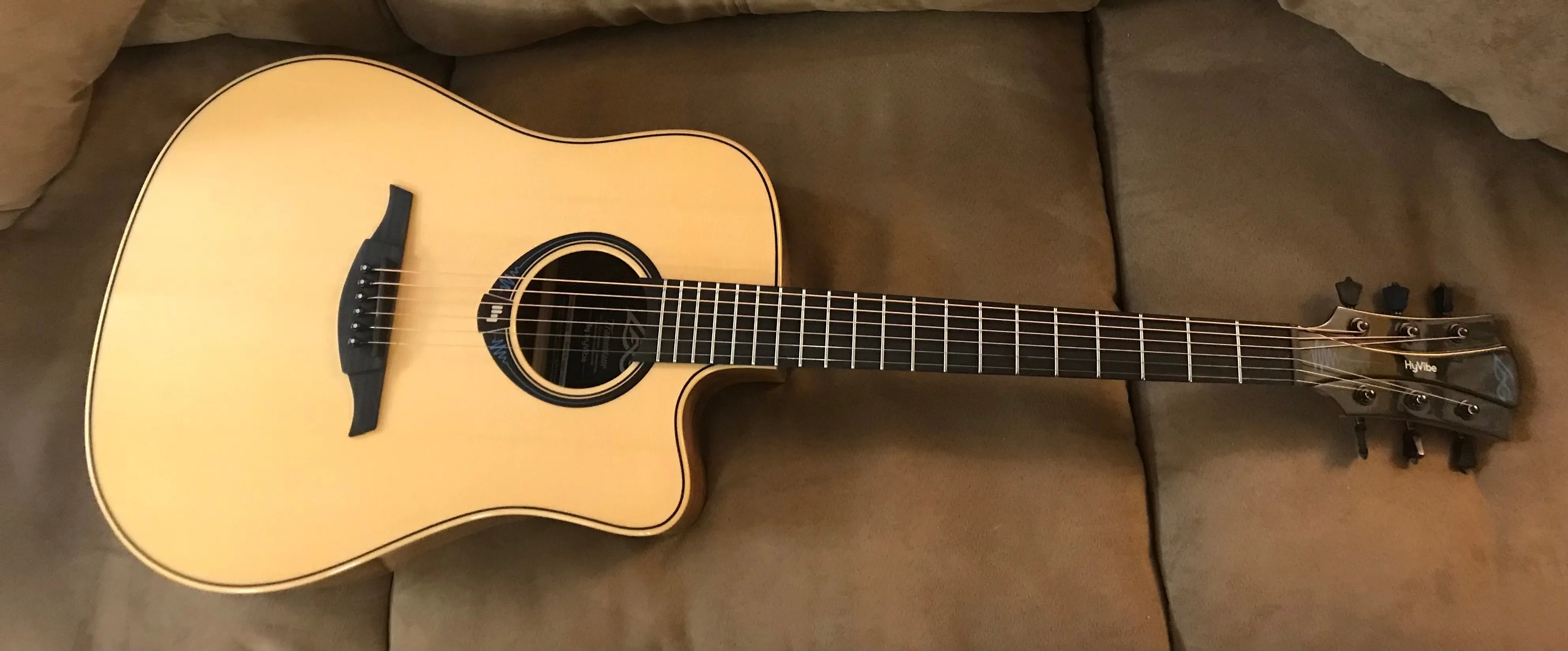 Lâg HyVibe THV20DCE Tramontane Acoustic-Electric Guitar with Lag HyVibe Gig Bag
